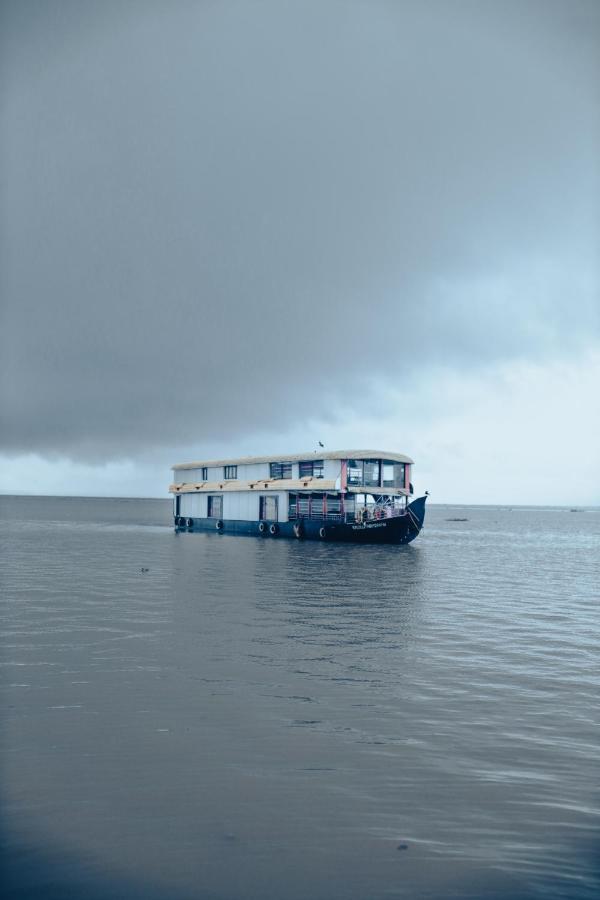 Harmony Houseboats Alappuzha Exterior foto